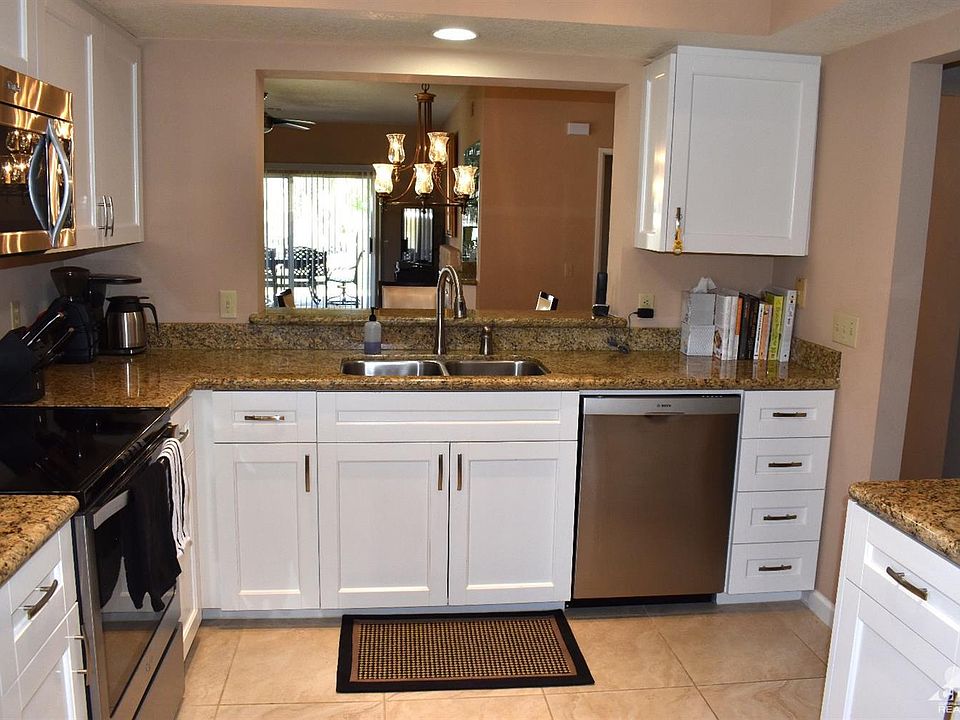 1st image of 292 Vista Royale Cir W