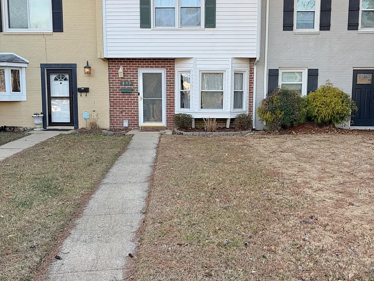 853 Cambridge Dr — Photo 1