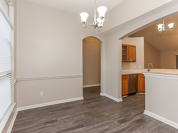 5th image of 310 Lake Bluff Ct