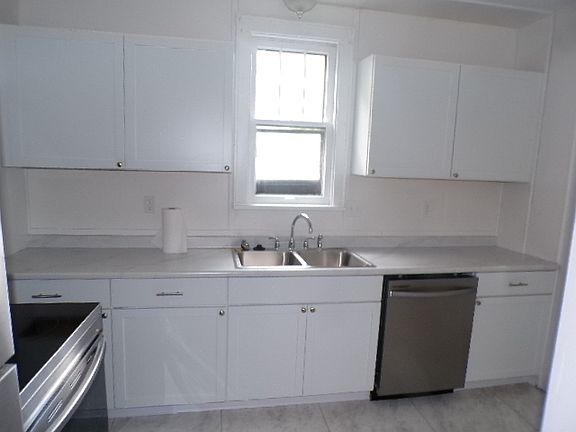5th image of 2924 Indianola Ave