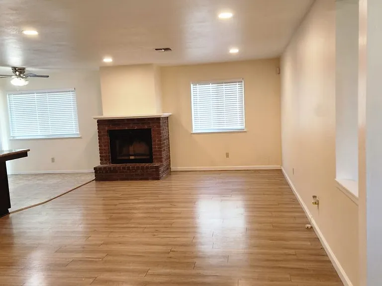 1385 Wimbledon Ct — Photo 9
