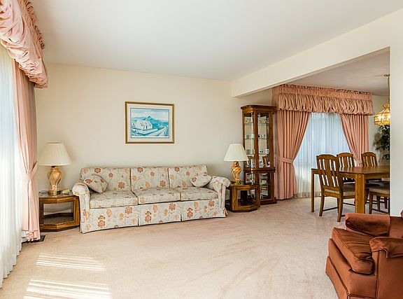 3rd image of 10808 Georgia Ln