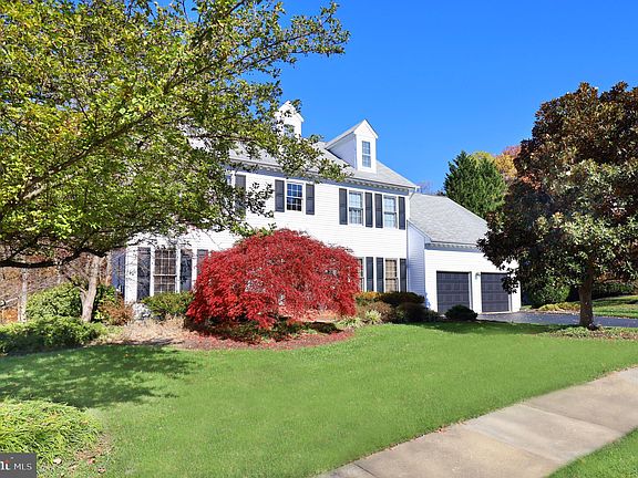 2nd image of 9410 Meadow Crossing Way