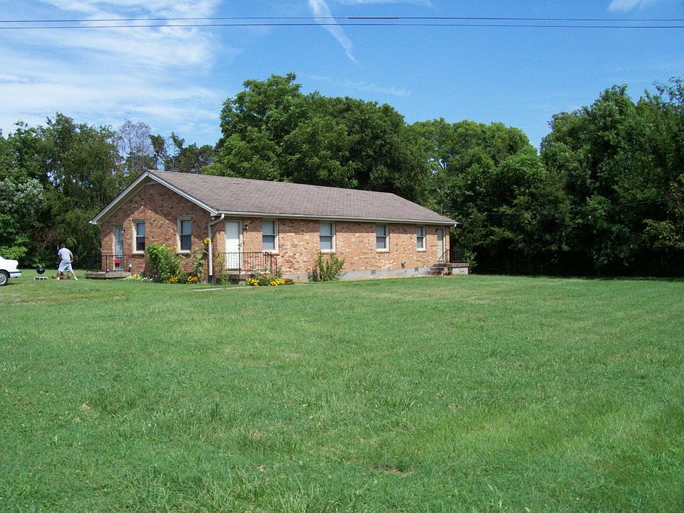 Large yard/Front entrance