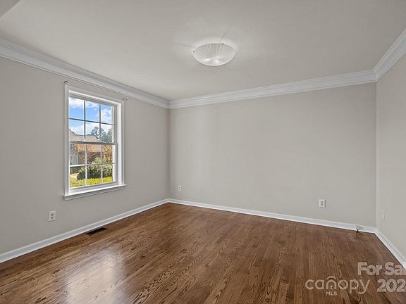 5th image of 3105 Haverstock Hill Dr