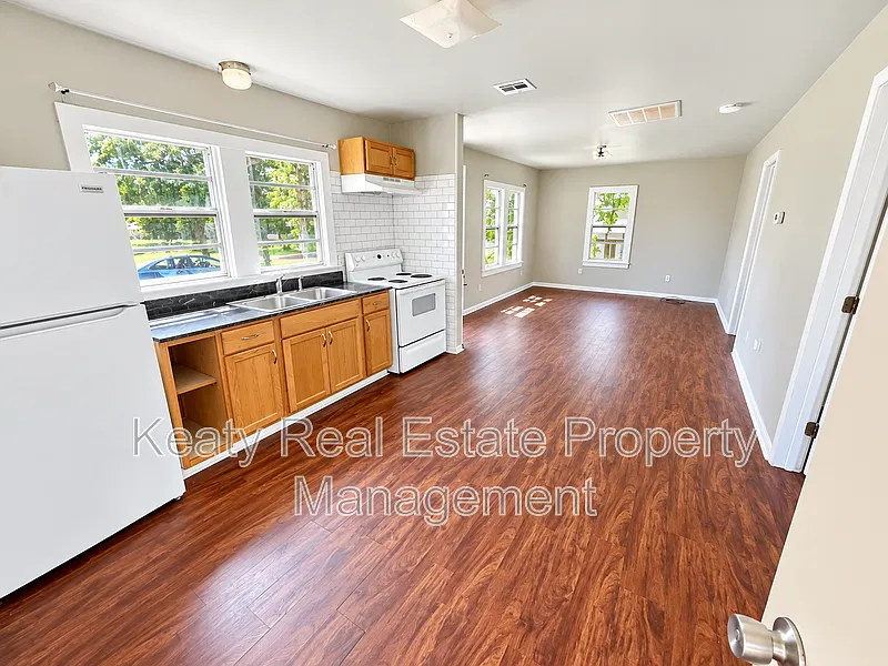 2 bed, 1.0 bath, 1000 sqft, $1,100 — Photo 3