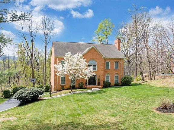 2nd image of 1562 Strawberry Mountain Dr