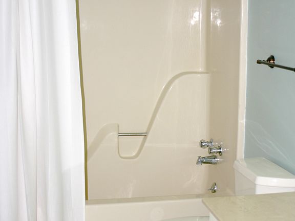 5th image of 3330 Lake Shore Dr