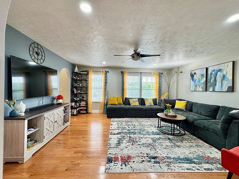 233 Grace Manor Dr — Photo 6