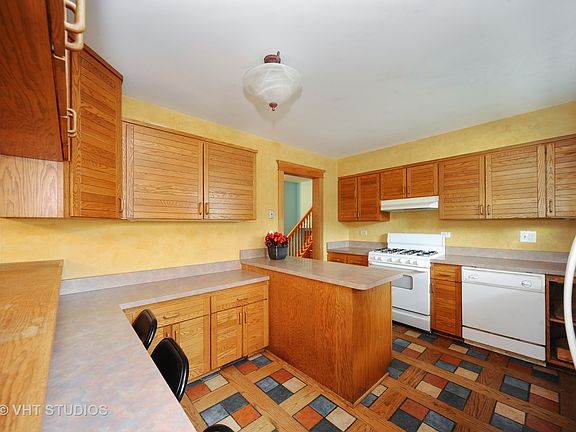 3rd image of 218 N Kaspar Ave