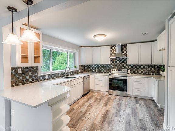 2nd image of 10515 Brook Ln SW
