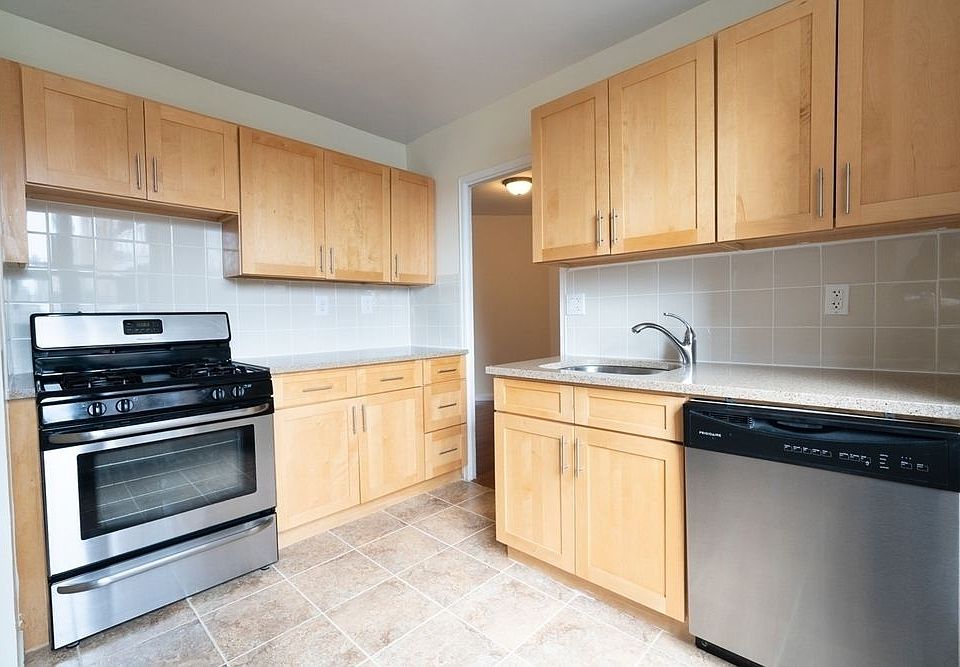 1st image of 10420 Queens Blvd APT 15F