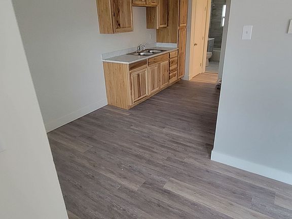 4th image of 590 Holbrook Dr