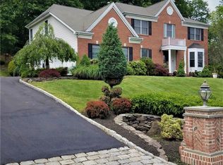 17 Pierce Dr, Stony Pt, NY 10980