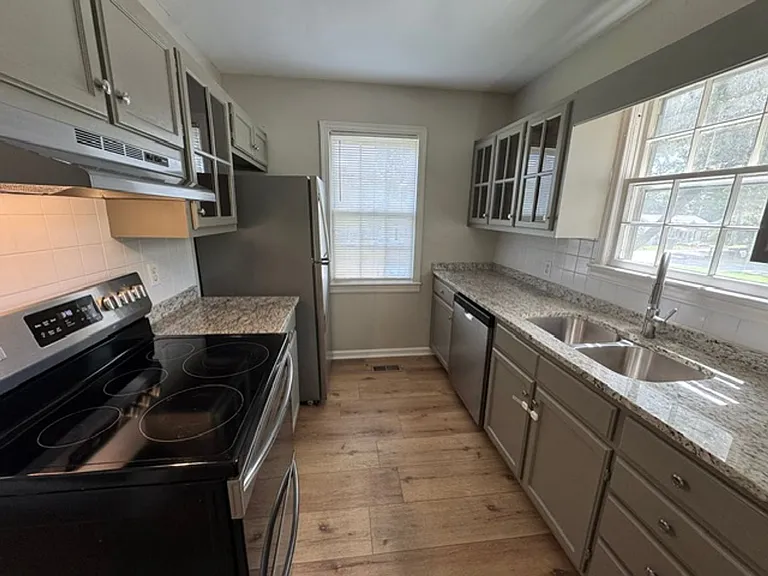 245 Beechwood Cir — Photo 7