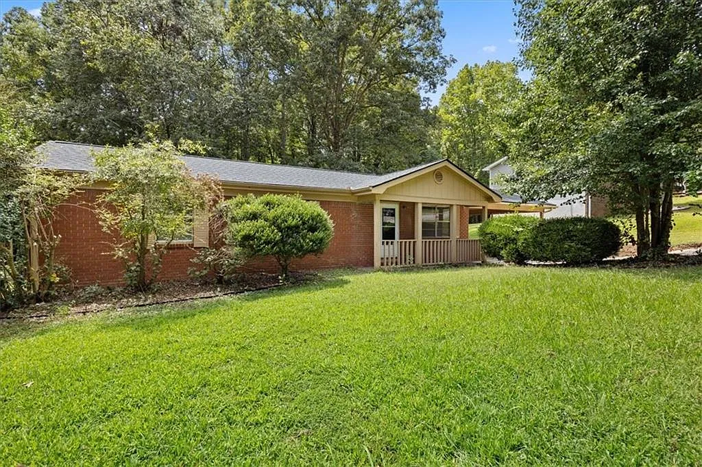 3 bed, 2.0 bath, 1150 sqft, $1,665 — Photo 2