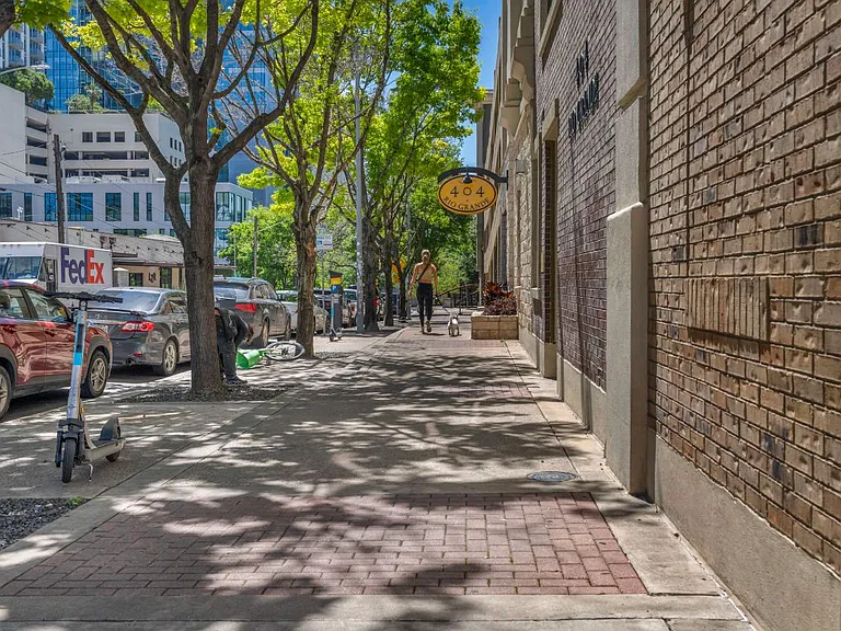 404 Rio Grande — Photo 35