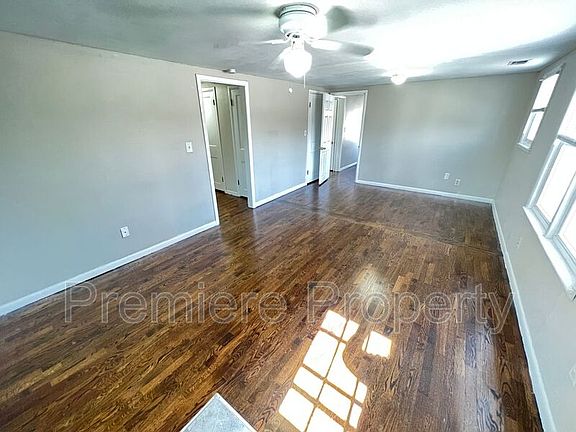 3rd image of 146 S Leonard St Unit 2