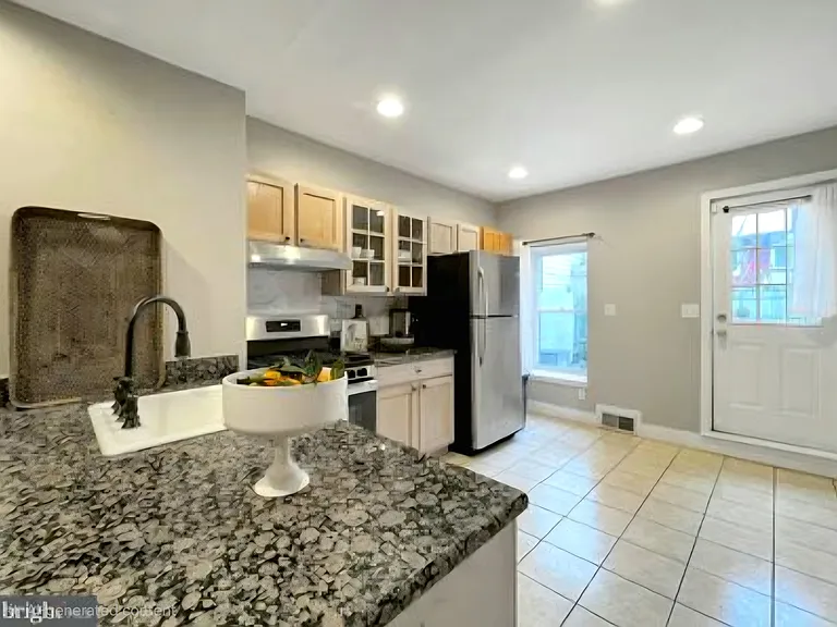 1613 S Hanover St — Photo 10