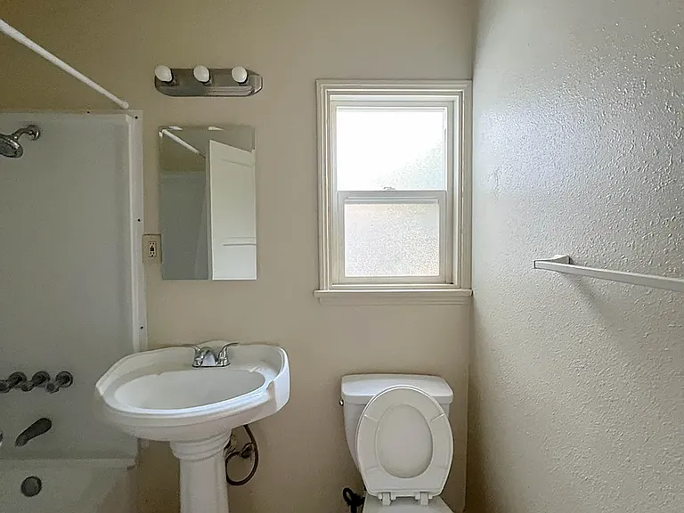 6 Bonita St #2B — Photo 5