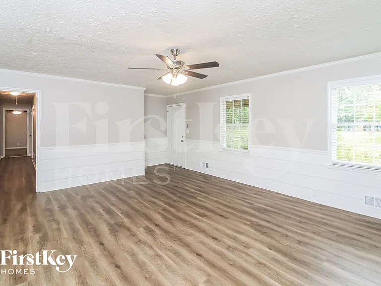 3692 Cambridge Dr SW — Photo 6