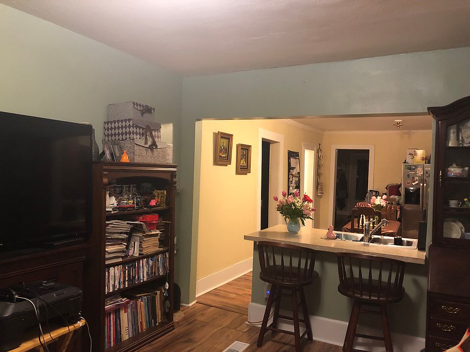 1st image of 419 W Railroad St