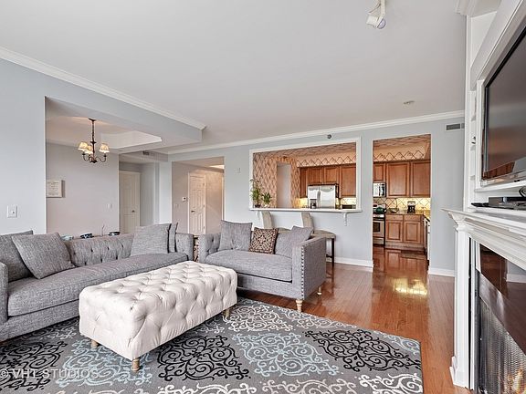 3rd image of 9350 Skokie Blvd Unit 409