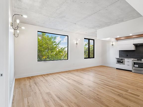 2nd image of 3707 Blackstone Pl #504