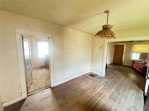 5th image of 126 Belmont Blvd