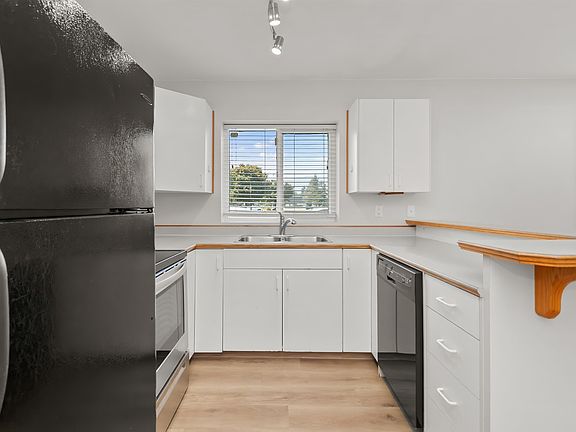 5th image of 9206 Corbould St #1
