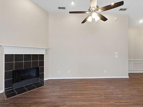 3rd image of 111 Taos Loop