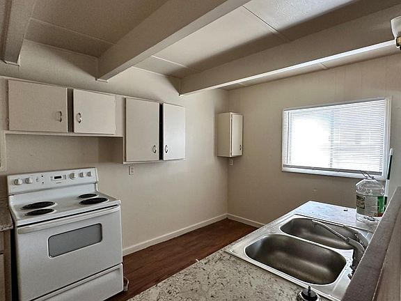 3rd image of 916 N 70th St