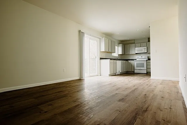 2 bed, 875 sqft, $1,500 — Photo 2