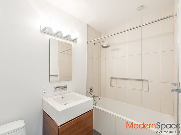 3rd image of 519 Borden Ave APT 7A