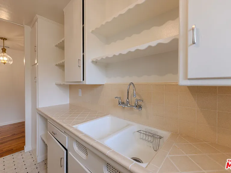 302 N Maple St — Photo 12