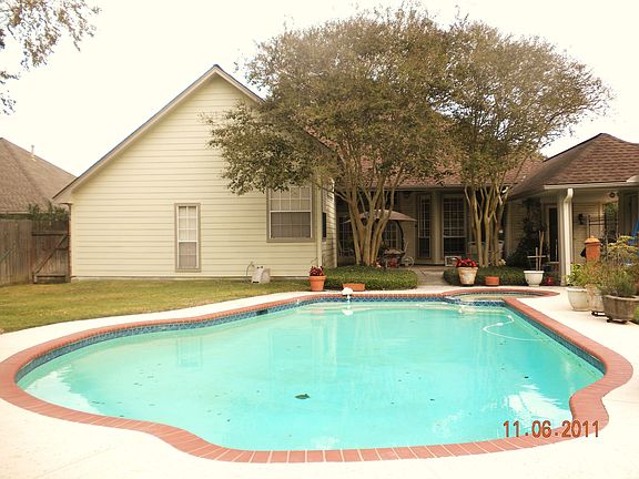 Pool & Hot Tub with large back yard