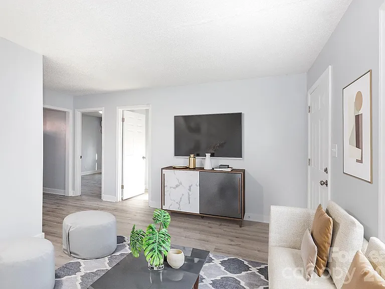4517 Helena St — Photo 4