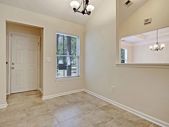 5th image of 580 Oak Park Dr