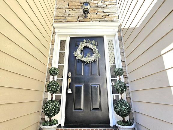 2nd image of 5525 Keowee Way