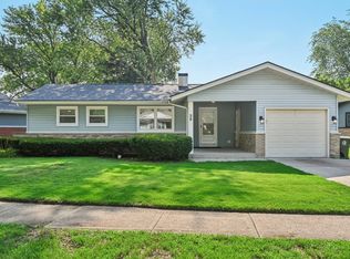 35 Wildwood Rd, Elk Grove Village, IL 60007