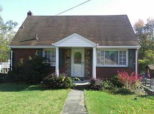 708 Edgewater Dr, West Mifflin, PA 15122