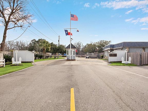 4th image of 2447 Lakewood Pointe