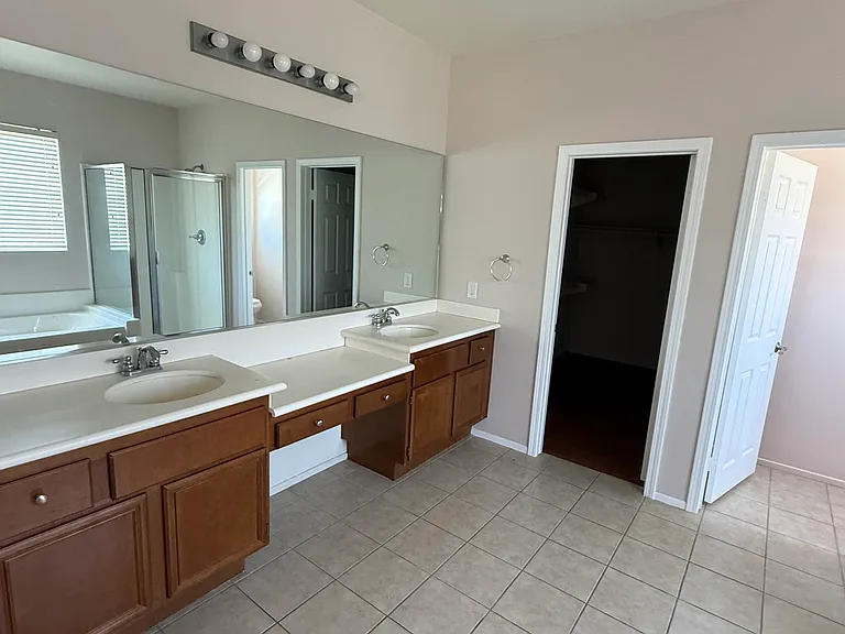 3045 W Newgrove St — Photo 15
