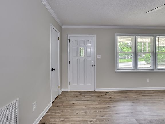 4th image of 1221 Glenwood Drive