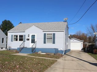 812 E Renrose Ave, Loves Park, IL 61111