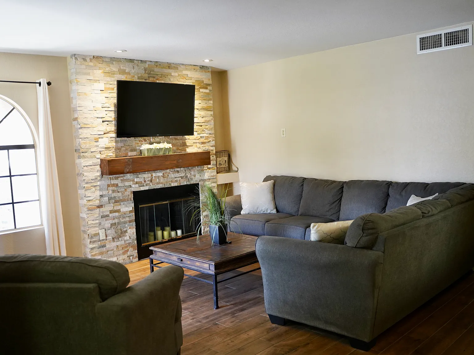 101 S Players Club Dr — Photo 2