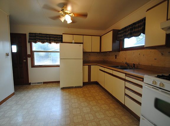 2nd image of 119 N Evanslawn Ave