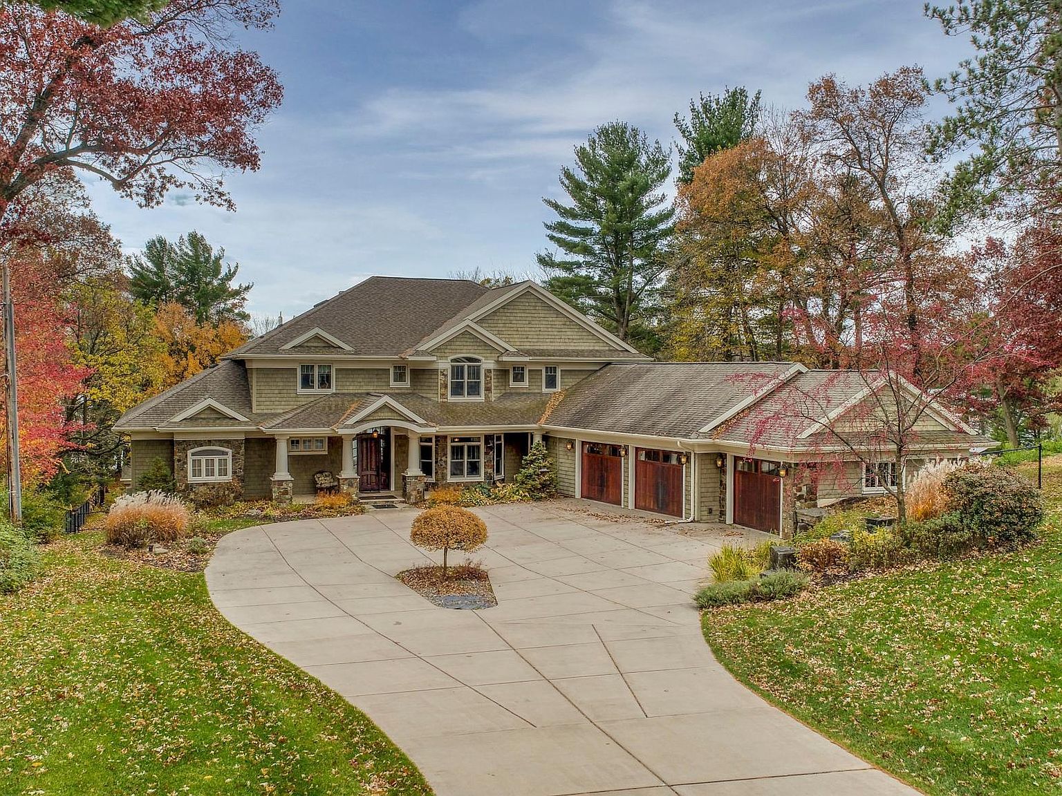 5715 N Shore Dr Eau Claire Wi 54703 Mls 5666665 Zillow