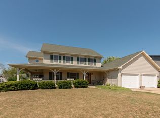 3200 W Bretons Dr, McHenry, IL 60050