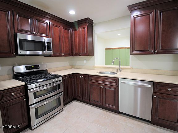 2nd image of 1059 Schmidt Ln